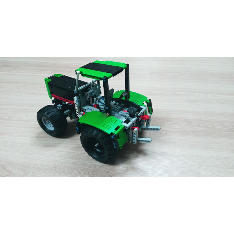 MOC-80667 Modello di Trattore  - Urban Farming Is recensione e prezzo